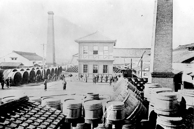 Gekkeikan’s sake brewery during the Meiji period